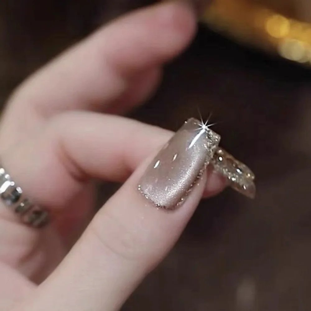 Champagne Cat Eye (DN-02) champagne beige oval press-on nails, view 3