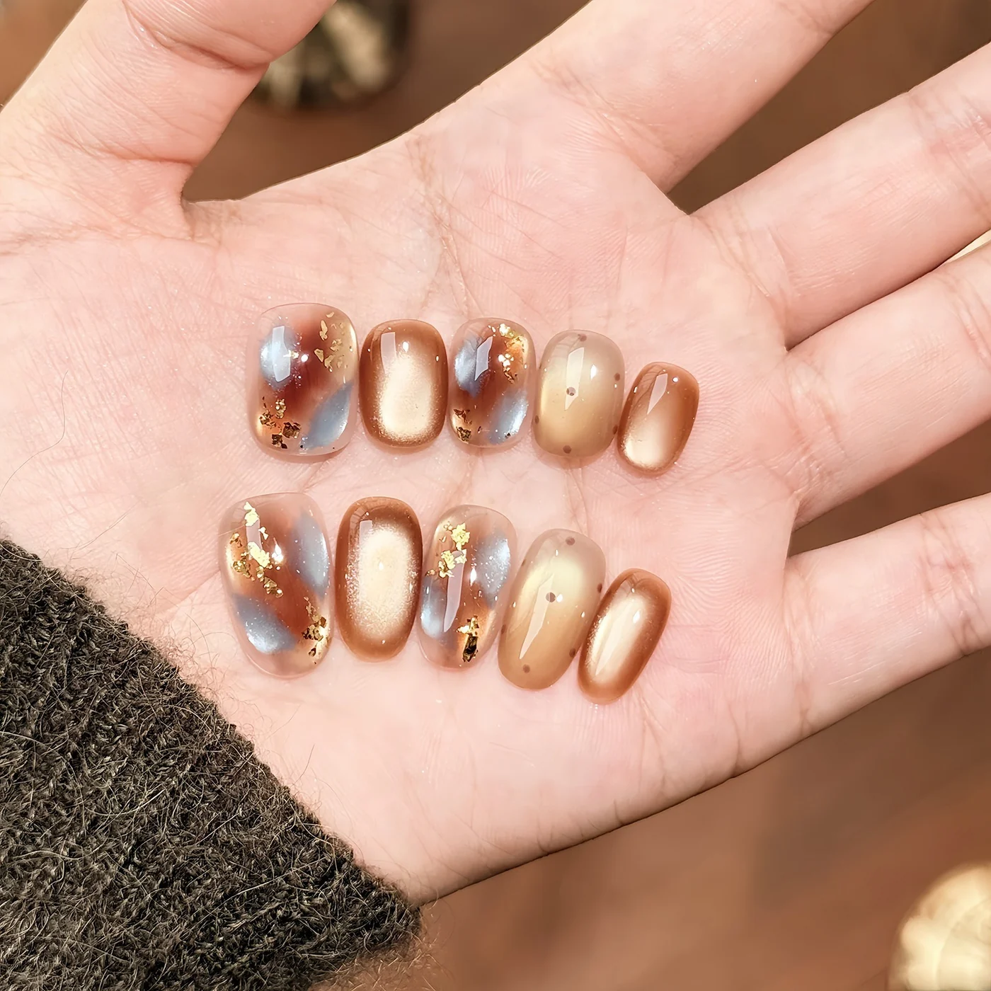 Maillard Cat Eye (DN-05) caramel / rust oval press-on nails, view 2