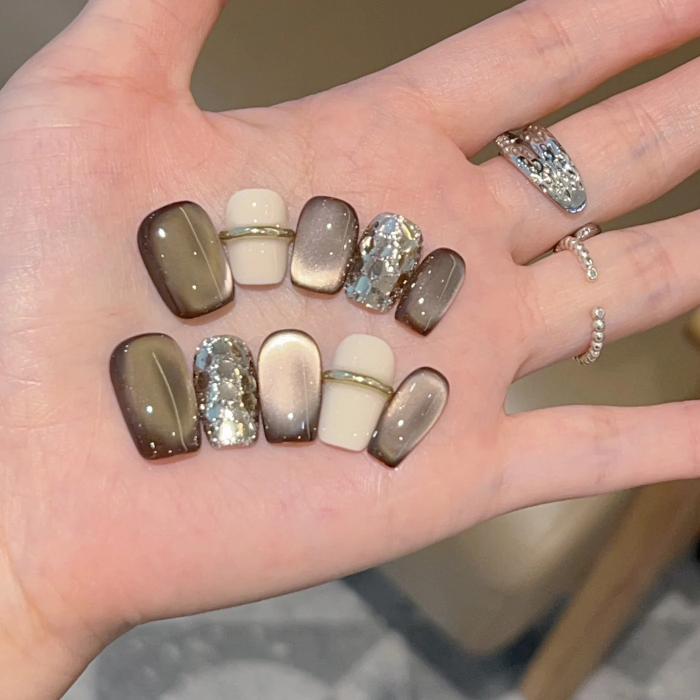 Winter Brown Short (DN-07) cocoa / cream square press-on nails, view 3